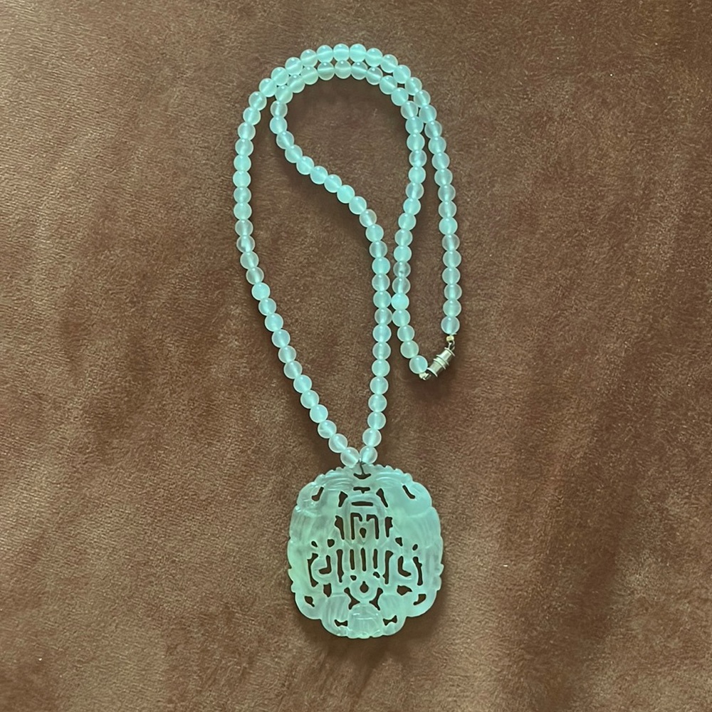Jade pendant necklace